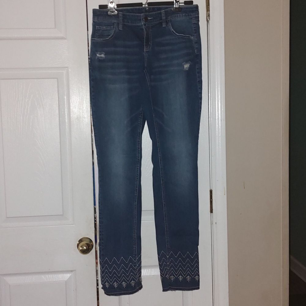 Limited  distressed embroidered detail raw finish hem jeans  Sz 12  NWOT